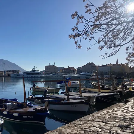 Lägenhet Plaza Stari Grad Pjena Od Mora *