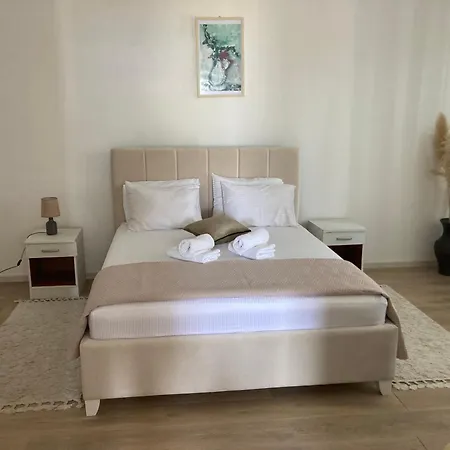 Plaza Stari Grad Pjena Od Mora Budva
