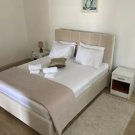 Plaza Stari Grad Pjena Od Mora Budva