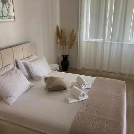 Plaza Stari Grad Pjena Od Mora