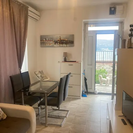 Plaza Stari Grad Pjena Od Mora * Budva