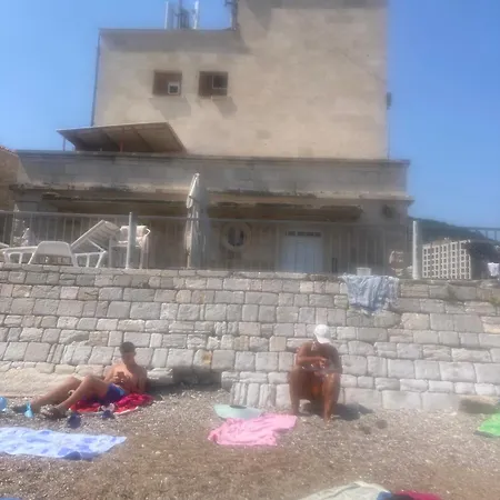 Plaza Stari Grad Pjena Od Mora