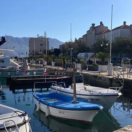 Plaza Stari Grad Pjena Od Mora *