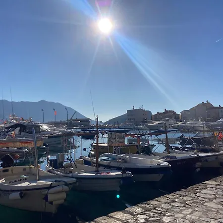 Plaza Stari Grad Pjena Od Mora *