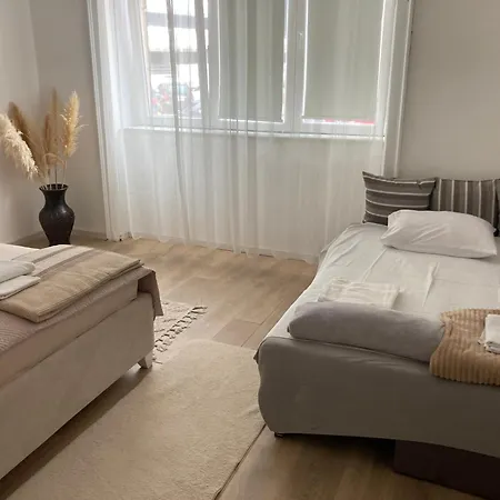 Plaza Stari Grad Pjena Od Mora Budva