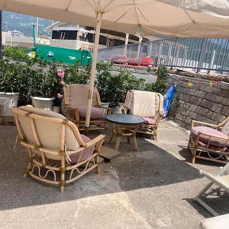 Plaza Stari Grad Pjena Od Mora
